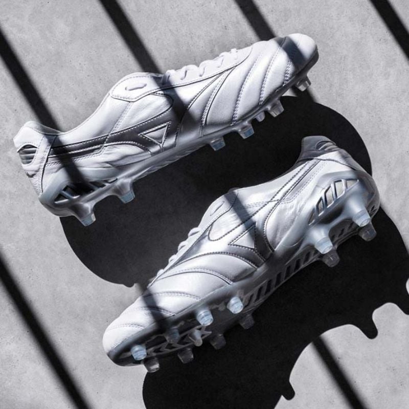 Giày đá bóng Mizuno Morelia DNA “White/ Galaxy Silver”